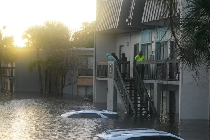Siêu bão Milton tàn phá bang Florida (Mỹ), ít nhất 4 người chết - Ảnh 10.