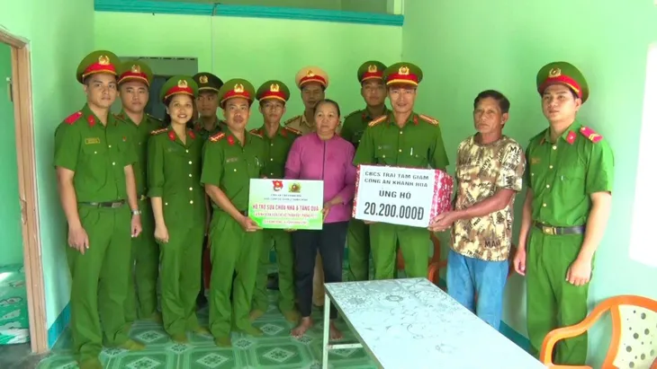 Thế hệ trẻ Công an Khánh Hòa noi gương anh hùng Lý Tự Trọng - Ảnh 7. Thế hệ trẻ Công an Khánh Hòa noi gương anh hùng Lý Tự Trọng - Ảnh 7.