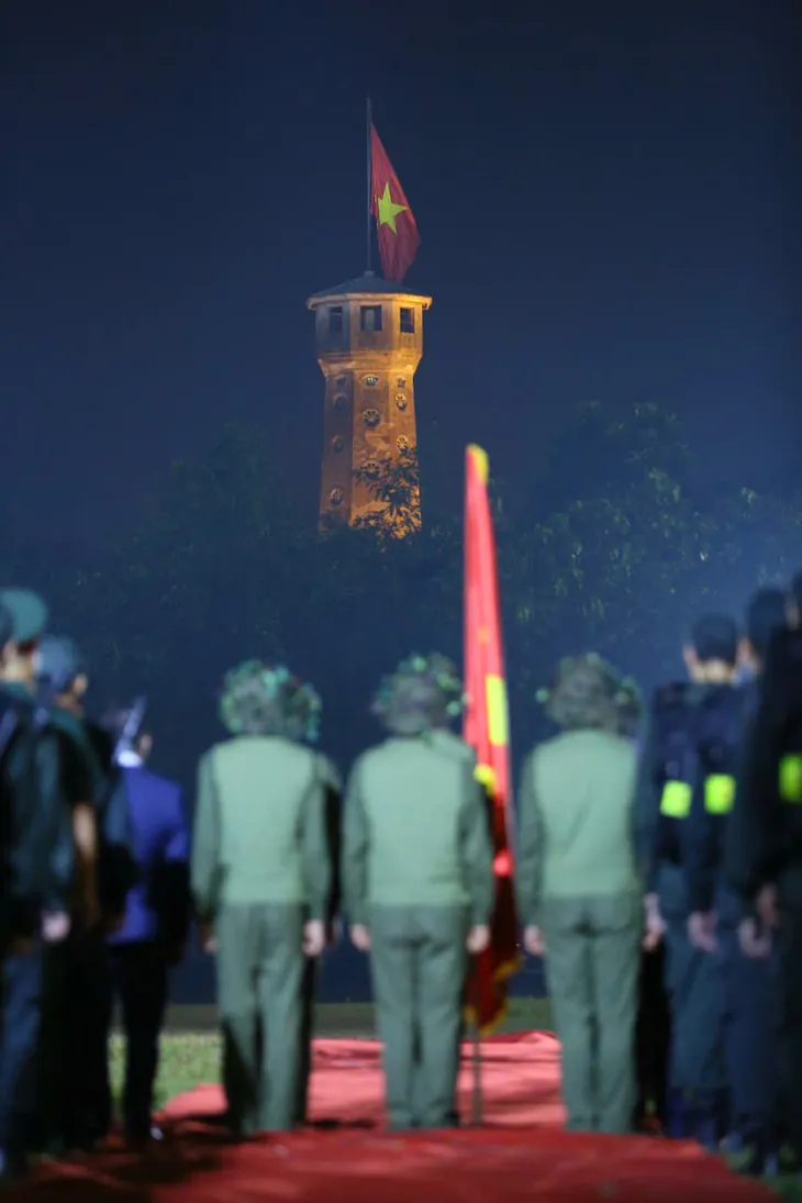 Hà Nội - Bản hùng ca phố: Cờ hoa rợp trời, tràn đầy cảm xúc hùng tráng - Ảnh 4. Hà Nội - Bản hùng ca phố: Cờ hoa rợp trời, tràn đầy cảm xúc hùng tráng - Ảnh 4.