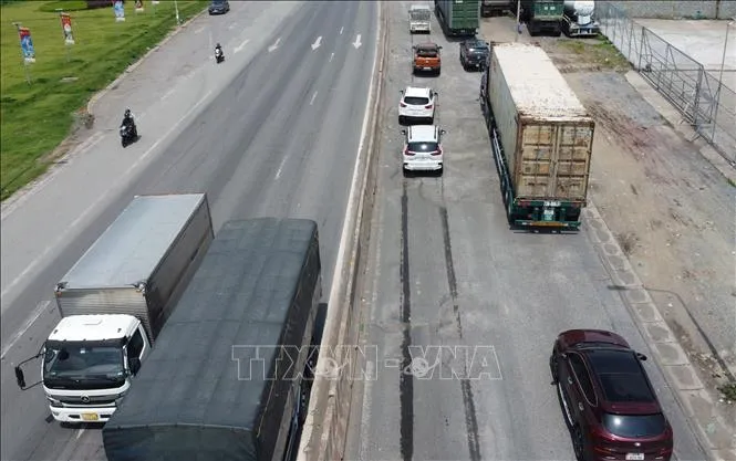 Công bố tình huống khẩn cấp thiên tai trên Quốc lộ 51 - Ảnh 1. Công bố tình huống khẩn cấp thiên tai trên Quốc lộ 51 - Ảnh 1.