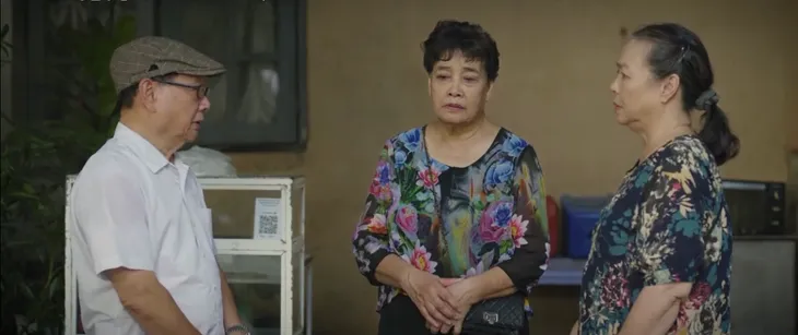 Hoa sữa về trong gió: Ông Tùng bịn rịn tạm biệt hội bạn già trước khi về quê - Ảnh 4. Hoa sữa về trong gió: Ông Tùng bịn rịn tạm biệt hội bạn già trước khi về quê - Ảnh 4.