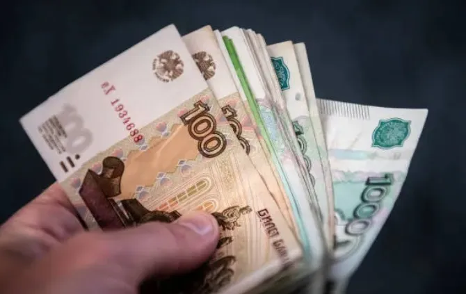 Đồng Ruble Nga chạm đáy 11 tháng so với USD và Nhân dân tệ - Ảnh 1. Đồng Ruble Nga chạm đáy 11 tháng so với USD và Nhân dân tệ - Ảnh 1.