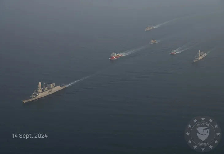 Houthi phóng tên lửa đạn đạo vào tàu chở dầu Mỹ - Ảnh 1. Houthi phóng tên lửa đạn đạo vào tàu chở dầu Mỹ - Ảnh 1.