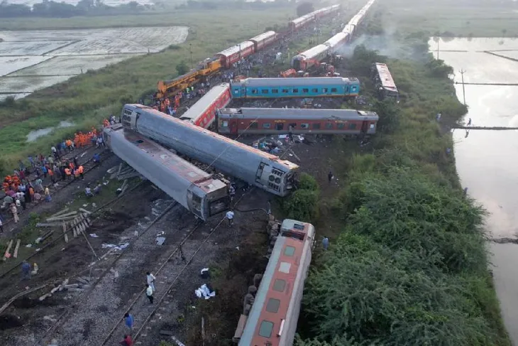 Tai nạn đường sắt tại Ấn Độ: 12 toa tàu trật bánh, 19 người bị thương - Ảnh 1. Tai nạn đường sắt tại Ấn Độ: 12 toa tàu trật bánh, 19 người bị thương - Ảnh 1.