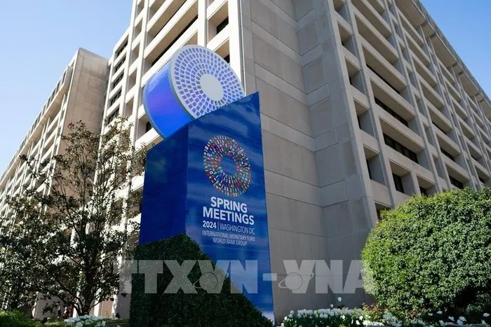 IMF điều chỉnh chính sách, các con nợ lớn tiết kiệm hàng tỷ USD - Ảnh 1. IMF điều chỉnh chính sách, các con nợ lớn tiết kiệm hàng tỷ USD - Ảnh 1.