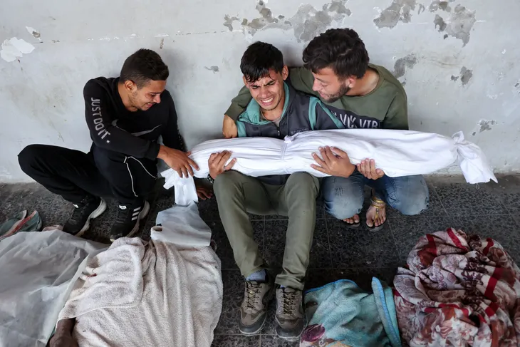 Các cuộc không kích mới của Israel khiến 29 người tử vong ở Gaza - Ảnh 1. Các cuộc không kích mới của Israel khiến 29 người tử vong ở Gaza - Ảnh 1.