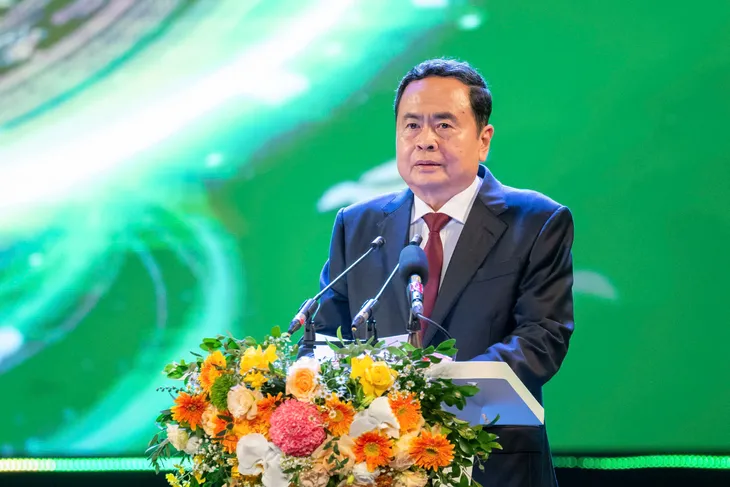 Chủ tịch Quốc hội dự lễ tôn vinh Nông dân Việt Nam xuất sắc, HTX tiêu biểu toàn quốc 2024 - Ảnh 4. Chủ tịch Quốc hội dự lễ tôn vinh Nông dân Việt Nam xuất sắc, HTX tiêu biểu toàn quốc 2024 - Ảnh 4.