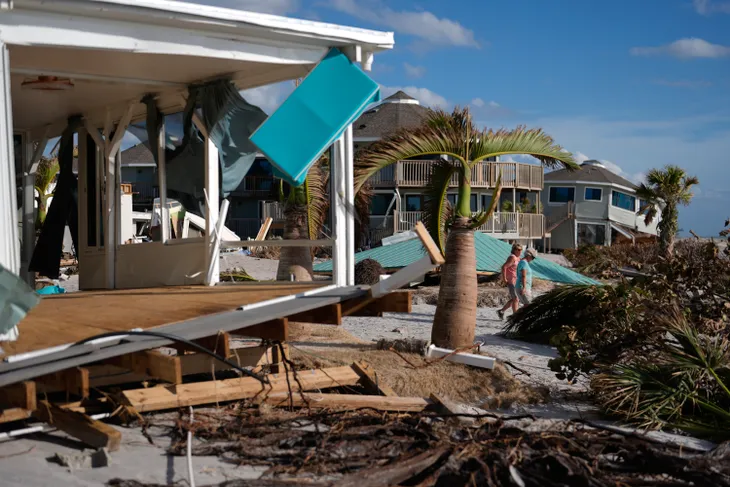 Thiệt hại nặng nề và nỗ lực tái thiết sau siêu bão Milton ở bang Florida, Mỹ - Ảnh 2. Thiệt hại nặng nề và nỗ lực tái thiết sau siêu bão Milton ở bang Florida, Mỹ - Ảnh 2.