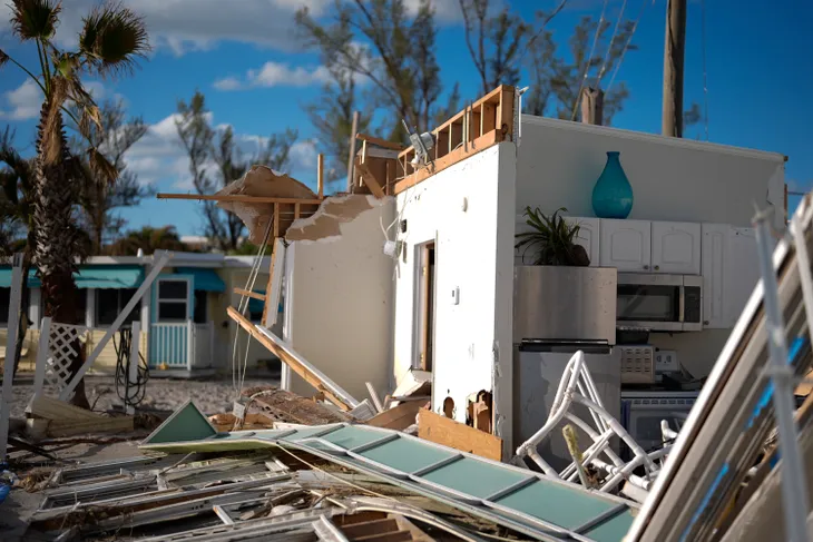 Thiệt hại nặng nề và nỗ lực tái thiết sau siêu bão Milton ở bang Florida, Mỹ - Ảnh 1. Thiệt hại nặng nề và nỗ lực tái thiết sau siêu bão Milton ở bang Florida, Mỹ - Ảnh 1.