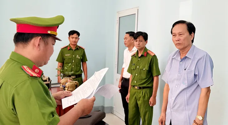 Khai trừ Đảng 2 nguyên Phó Chủ tịch UBND TP Long Xuyên - Ảnh 1. Khai trừ Đảng 2 nguyên Phó Chủ tịch UBND TP Long Xuyên - Ảnh 1.