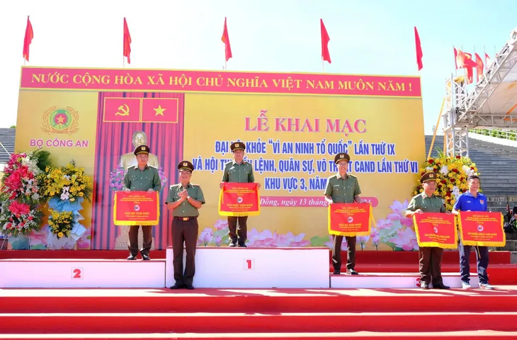 Công an tỉnh Lâm Đồng xuất sắc đạt giải Nhất toàn đoàn môn chạy ứng dụng - Ảnh 1. Công an tỉnh Lâm Đồng xuất sắc đạt giải Nhất toàn đoàn môn chạy ứng dụng - Ảnh 1.