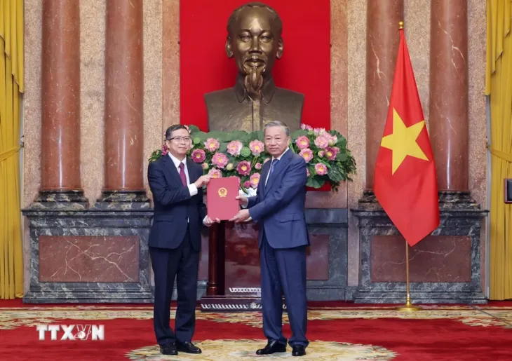 Tổng Bí thư, Chủ tịch nước Tô Lâm trao quyết định bổ nhiệm Đại sứ Việt Nam tại các nước - Ảnh 1. Tổng Bí thư, Chủ tịch nước Tô Lâm trao quyết định bổ nhiệm Đại sứ Việt Nam tại các nước - Ảnh 1.