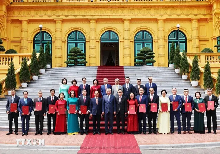 Tổng Bí thư, Chủ tịch nước Tô Lâm trao quyết định bổ nhiệm Đại sứ Việt Nam tại các nước - Ảnh 4. Tổng Bí thư, Chủ tịch nước Tô Lâm trao quyết định bổ nhiệm Đại sứ Việt Nam tại các nước - Ảnh 4.