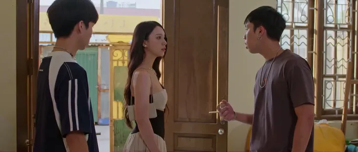 Đi giữa trời rực rỡ - Tập 54: Chị Lê phát hiện Pu đang yêu - Ảnh 9. Đi giữa trời rực rỡ - Tập 54: Chị Lê phát hiện Pu đang yêu - Ảnh 9.
