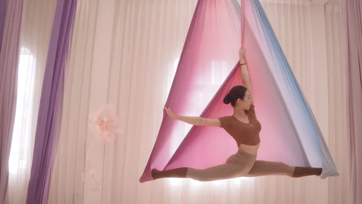 Yoga bay: Môn thể thao kết hợp nghệ thuật và tăng cường sức khỏe - Ảnh 4. Yoga bay: Môn thể thao kết hợp nghệ thuật và tăng cường sức khỏe - Ảnh 4.