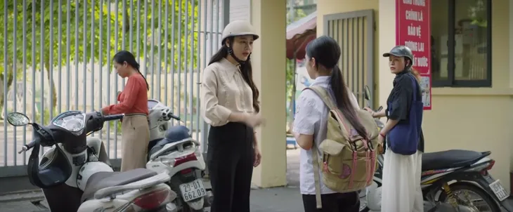 Hoa sữa về trong gió: Thuận hằn học vì mẹ thiên vị chị dâu - Ảnh 5. Hoa sữa về trong gió: Thuận hằn học vì mẹ thiên vị chị dâu - Ảnh 5.