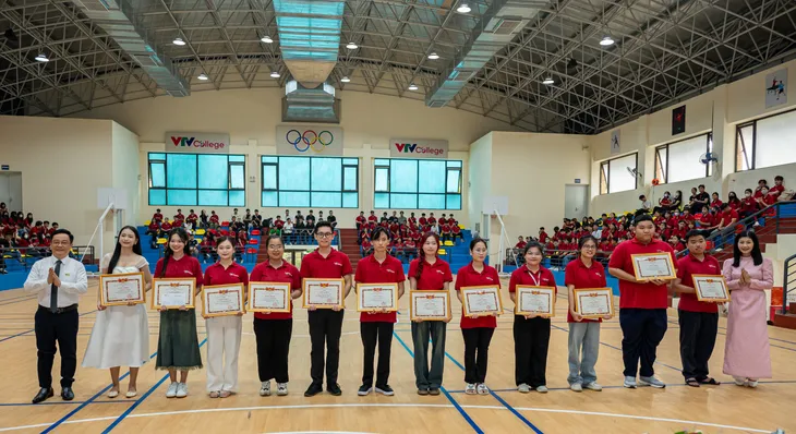 Trường Cao đẳng Truyền hình khai giảng năm học 2024-2025 của hệ Cao đẳng và chào Tân sinh viên khóa 20 - Ảnh 3. Trường Cao đẳng Truyền hình khai giảng năm học 2024-2025 của hệ Cao đẳng và chào Tân sinh viên khóa 20 - Ảnh 3.
