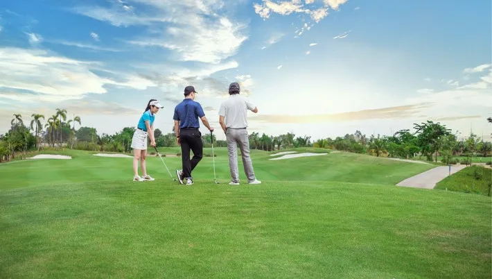 Phát triển sân golf để tăng nguồn thu cho du lịch - Ảnh 1. Phát triển sân golf để tăng nguồn thu cho du lịch - Ảnh 1.