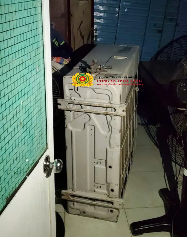 2 “nữ quái” chuyên trộm… cục nóng điều hòa - Ảnh 1.