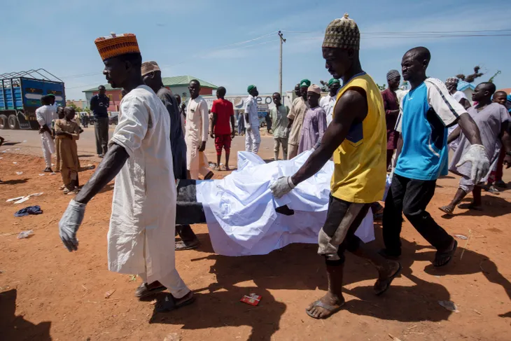 Nổ xe bồn chở nhiên liệu ở Nigeria, 147 người tử vong - Ảnh 4. Nổ xe bồn chở nhiên liệu ở Nigeria, 147 người tử vong - Ảnh 4.