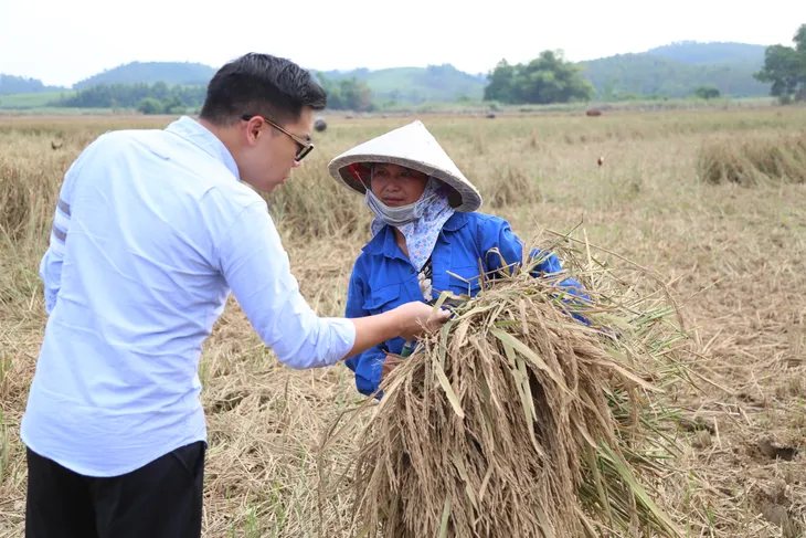 Sống sau lũ 2024: Chung tay góp sức giúp bà con vùng lũ vượt qua khó khăn - Ảnh 5.