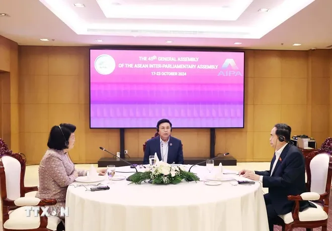Ba Chủ tịch Quốc hội Việt Nam - Lào - Campuchia ăn sáng làm việc - Ảnh 3. Ba Chủ tịch Quốc hội Việt Nam - Lào - Campuchia ăn sáng làm việc - Ảnh 3.