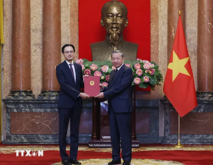 Tổng Bí thư, Chủ tịch nước Tô Lâm trao quyết định bổ nhiệm Đại sứ Việt Nam tại Liên hợp quốc và các nước - Ảnh 1. Tổng Bí thư, Chủ tịch nước Tô Lâm trao quyết định bổ nhiệm Đại sứ Việt Nam tại Liên hợp quốc và các nước - Ảnh 1.