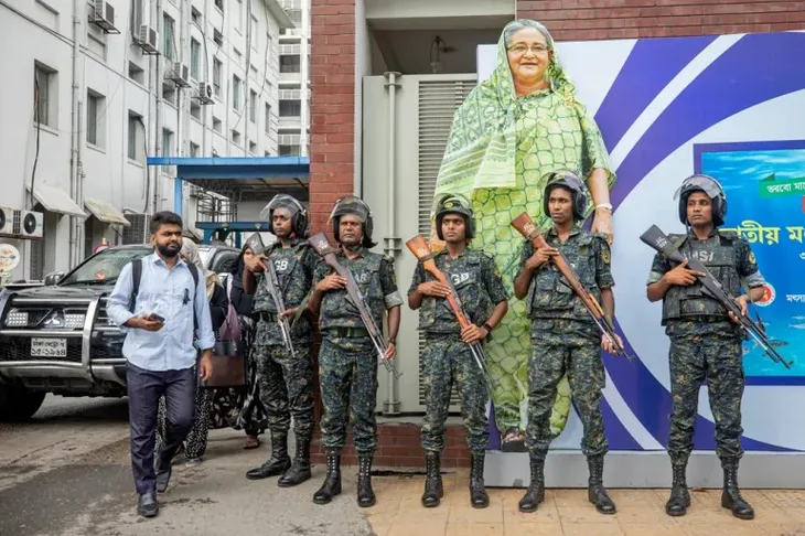 Tòa án Bangladesh ra lệnh bắt giữ cựu Thủ tướng Hasina vì “tội ác chống lại loài người” - Ảnh 1. Tòa án Bangladesh ra lệnh bắt giữ cựu Thủ tướng Hasina vì “tội ác chống lại loài người” - Ảnh 1.