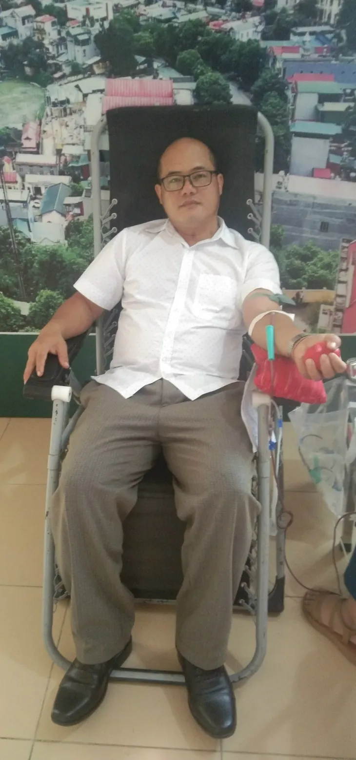 Người bác sĩ miền núi tận tụy hết lòng vì người bệnh - Ảnh 4. Người bác sĩ miền núi tận tụy hết lòng vì người bệnh - Ảnh 4.