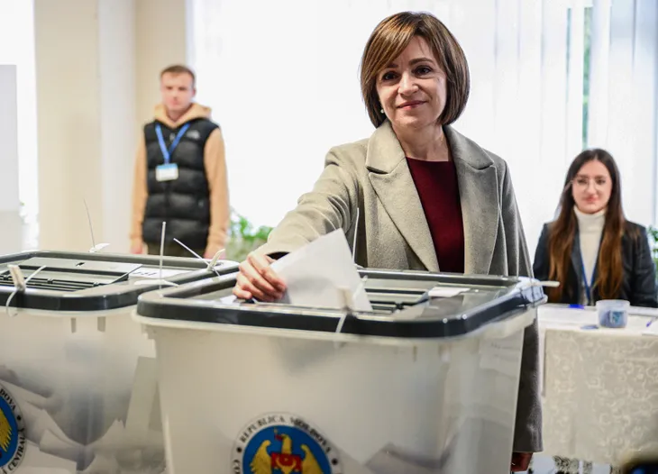 Moldova bầu cử Tổng thống và trưng cầu ý dân về gia nhập EU - Ảnh 1. Moldova bầu cử Tổng thống và trưng cầu ý dân về gia nhập EU - Ảnh 1.