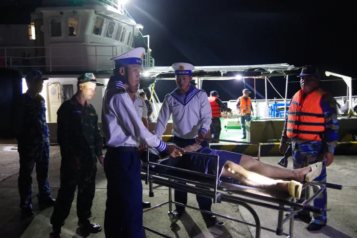 Bệnh xá đảo Trường Sa kịp thời cấp cứu thuyền viên trên biển - Ảnh 1. Bệnh xá đảo Trường Sa kịp thời cấp cứu thuyền viên trên biển - Ảnh 1.