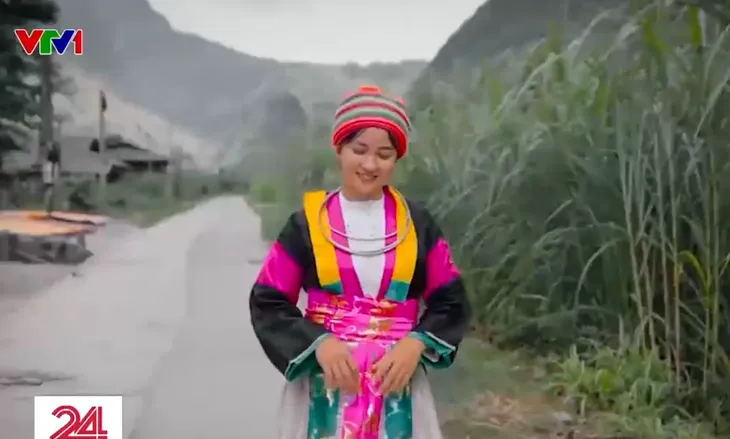 Nét đẹp trang phục của người phụ nữ dân tộc Mông - Ảnh 1.