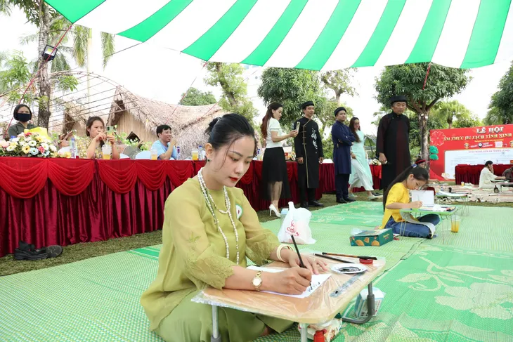 Sôi nổi hội thi thư pháp: Nét chữ Tài hoa - Ảnh 3.