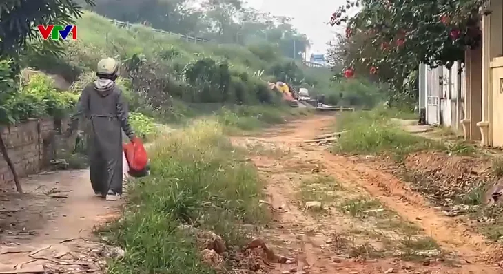 Phú Thọ: Đường thi công dang dở gây khó khăn cho sinh hoạt của người dân - Ảnh 1. Phú Thọ: Đường thi công dang dở gây khó khăn cho sinh hoạt của người dân - Ảnh 1.