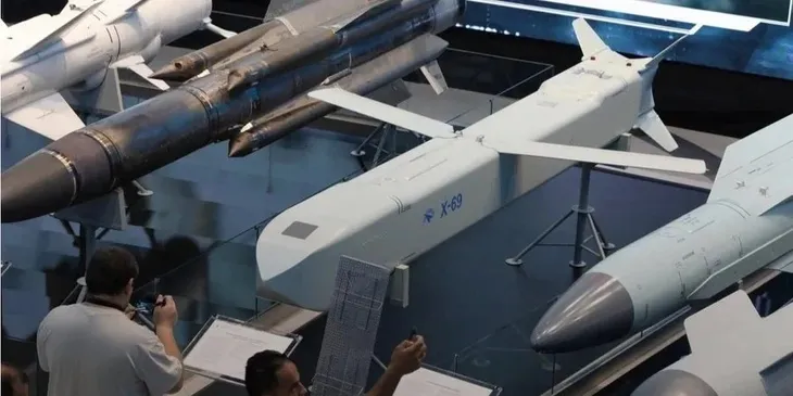 Phòng không Ukraine lần đầu bắn hạ tên lửa hành trình Kh-69 siêu hiện đại của Nga - Ảnh 1. Phòng không Ukraine lần đầu bắn hạ tên lửa hành trình Kh-69 siêu hiện đại của Nga - Ảnh 1.