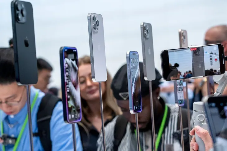 CEO Tim Cook nói về chiến lược AI của Apple: “Không phải đầu tiên, nhưng là tốt nhất” - Ảnh 1. CEO Tim Cook nói về chiến lược AI của Apple: “Không phải đầu tiên, nhưng là tốt nhất” - Ảnh 1.