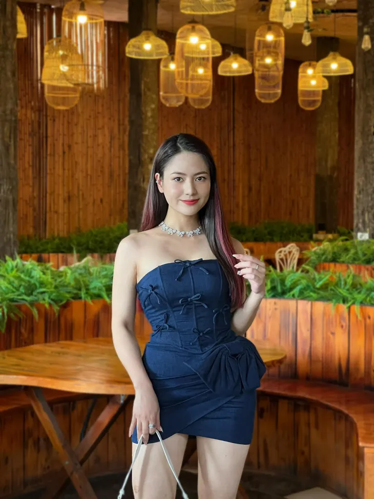 Diễn viên Việt Hoa gây sốt với vẻ quyến rũ trong phim Độc đạo - Ảnh 7. Diễn viên Việt Hoa gây sốt với vẻ quyến rũ trong phim Độc đạo - Ảnh 7.