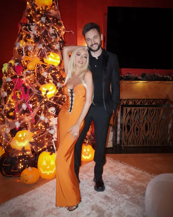 Christina Aguilera khoe vóc dáng thon thả - Ảnh 2. Christina Aguilera khoe vóc dáng thon thả - Ảnh 2.