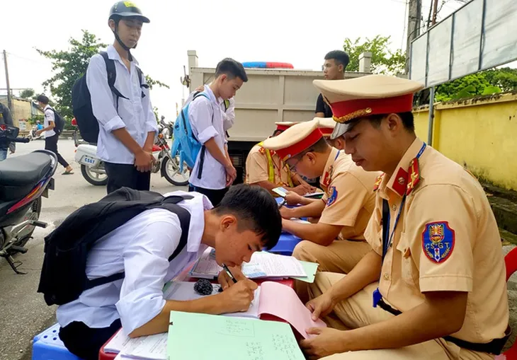 Bình Thuận: Phát hiện hàng trăm trường hợp học sinh vi phạm giao thông - Ảnh 1. Bình Thuận: Phát hiện hàng trăm trường hợp học sinh vi phạm giao thông - Ảnh 1.