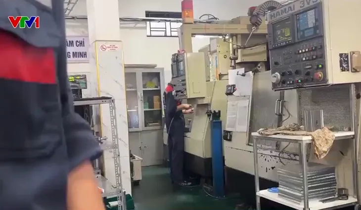 Xưởng cắt cơ khí ngay trong khu dân cư gây ồn ào, ô nhiễm - Ảnh 1.