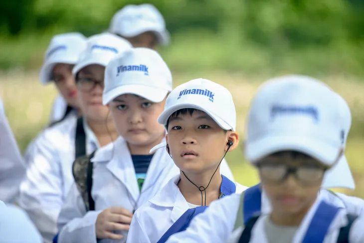 Vinamilk lan tỏa ý thức bảo vệ môi trường đến học sinh qua siêu nhà máy sữa và trang trại Green Farm - Ảnh 1. Vinamilk lan tỏa ý thức bảo vệ môi trường đến học sinh qua siêu nhà máy sữa và trang trại Green Farm - Ảnh 1.