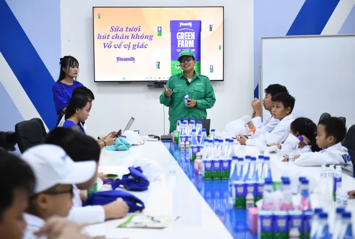 Vinamilk lan tỏa ý thức bảo vệ môi trường đến học sinh qua siêu nhà máy sữa và trang trại Green Farm - Ảnh 5. Vinamilk lan tỏa ý thức bảo vệ môi trường đến học sinh qua siêu nhà máy sữa và trang trại Green Farm - Ảnh 5.