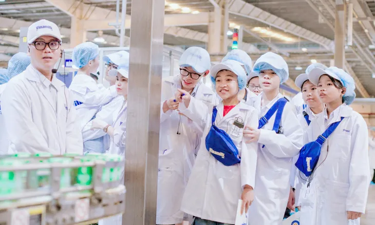 Vinamilk lan tỏa ý thức bảo vệ môi trường đến học sinh qua siêu nhà máy sữa và trang trại Green Farm - Ảnh 6. Vinamilk lan tỏa ý thức bảo vệ môi trường đến học sinh qua siêu nhà máy sữa và trang trại Green Farm - Ảnh 6.