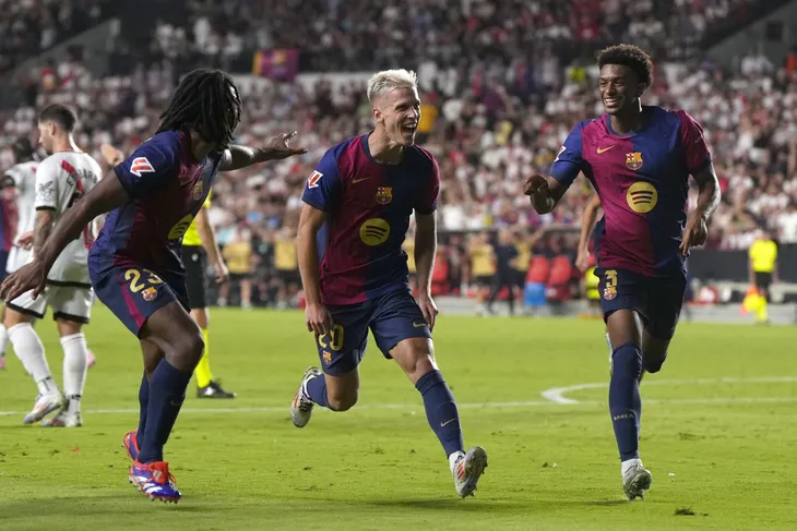 Barcelona đè bẹp Bayern Munich 4-1: Raphinha tỏa sáng với cú hat-trick - Ảnh 1. Barcelona đè bẹp Bayern Munich 4-1: Raphinha tỏa sáng với cú hat-trick - Ảnh 1.