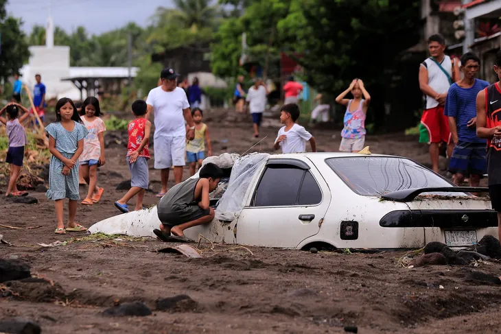 Bão Trami gây lũ lụt nặng, khiến 24 người thiệt mạng ở Philippines trước khi đi vào Biển Đông - Ảnh 3. Bão Trami gây lũ lụt nặng, khiến 24 người thiệt mạng ở Philippines trước khi đi vào Biển Đông - Ảnh 3.