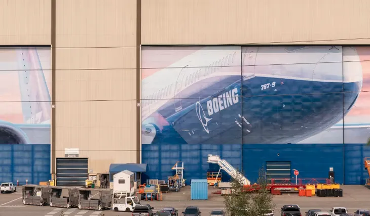 Boeing chìm sâu trong khủng hoảng và hàng loạt hệ lụy - Ảnh 2. Boeing chìm sâu trong khủng hoảng và hàng loạt hệ lụy - Ảnh 2.