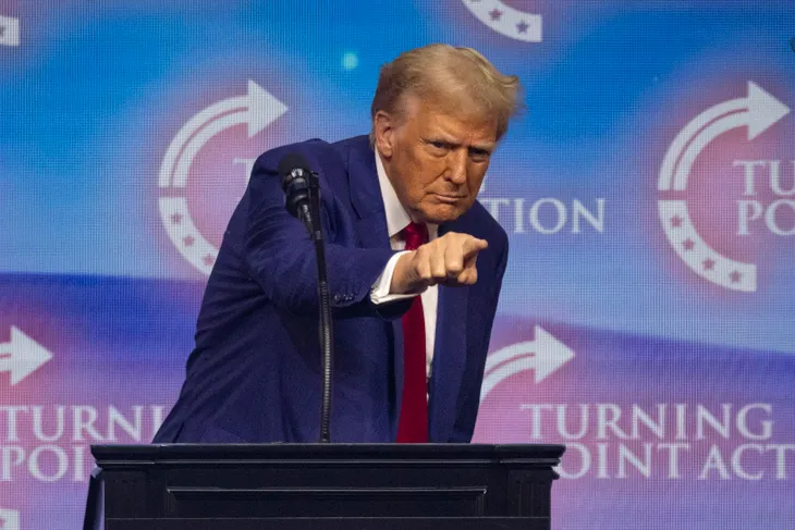 Hơn 200 chuyên gia y tế ra cảnh báo “nóng” về sức khỏe ông Trump - Ảnh 1. Hơn 200 chuyên gia y tế ra cảnh báo “nóng” về sức khỏe ông Trump - Ảnh 1.