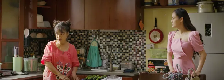 Hoa sữa về trong gió: Thuận càu nhàu vì anh trai của chồng đến chơi - Ảnh 3. Hoa sữa về trong gió: Thuận càu nhàu vì anh trai của chồng đến chơi - Ảnh 3.