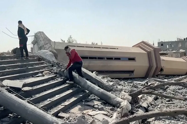 Israel giam giữ hàng trăm người tại bệnh viện ở Gaza - Ảnh 1. Israel giam giữ hàng trăm người tại bệnh viện ở Gaza - Ảnh 1.
