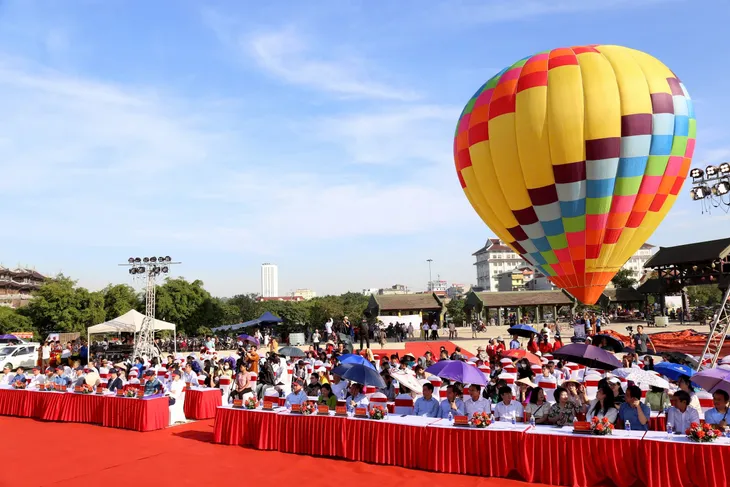 Sôi động Lễ hội khinh khí cầu Tràng An - Cúc Phương - Ảnh 1. Sôi động Lễ hội khinh khí cầu Tràng An - Cúc Phương - Ảnh 1.
